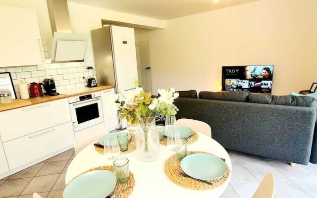 New 1 Bedroom Flat with Balcony & Garden