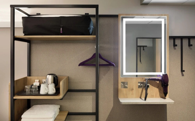 Premier Inn Bristol Parkway - M32