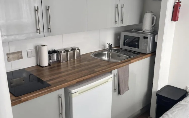 Charming Studio in London - 1 Person Only