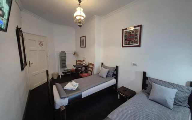 Authentic Belgrade Centre Hostel - Renovated Dec 2022