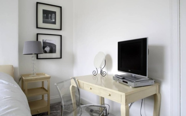 2 Bedroom Bruntsfield Apartment