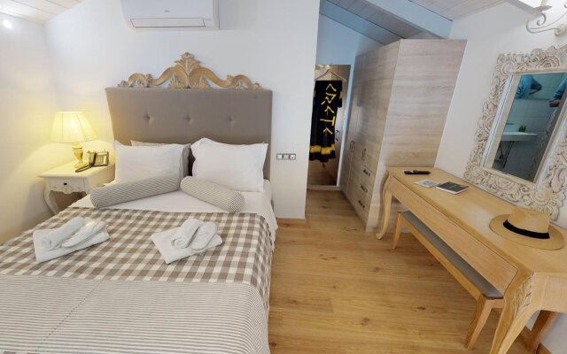 Porto Enetiko Suites