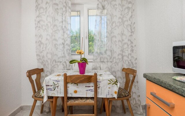 Nice Apartment in Lopar With 1 Bedrooms and Wifi