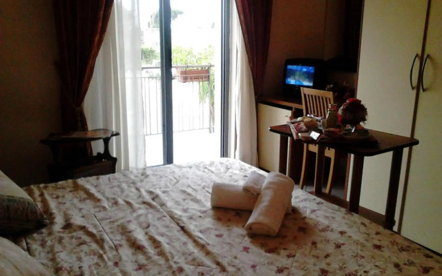 Hotel Happy Days