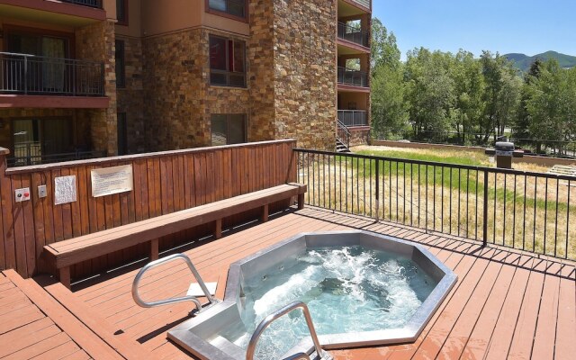 Breakaway West #212 2 Bedroom Condo by RedAwning