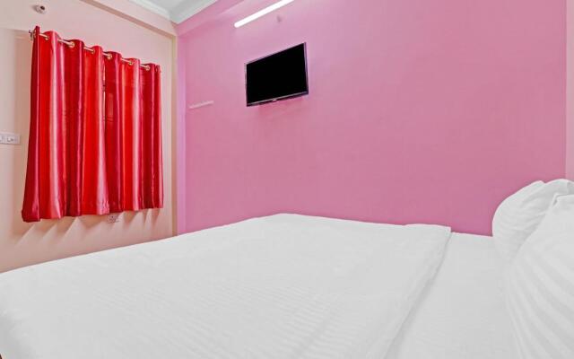 OYO 84120 Hotel R S Gold Night