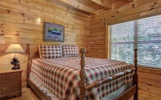 Triple Mountain View - Three Bedroom Cabin