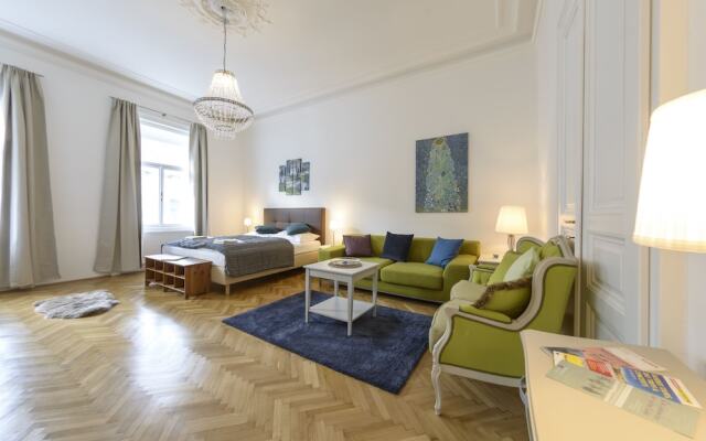 Senator Suite Stephansplatz by Welcome2Vienna