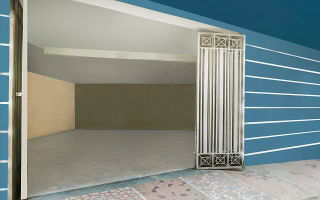 Super Hotel O East Punjabi Bagh Near Metro Station