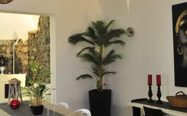Petra Lavica Holiday Home