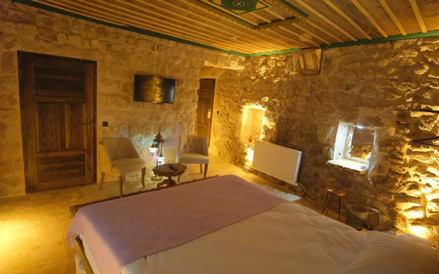 Euphoria Cave House