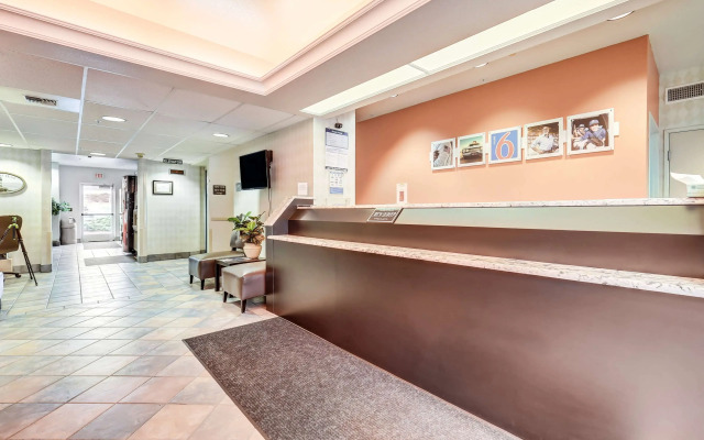 Motel 6 Roseburg, OR