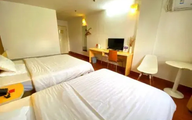 7 Days Inn Shenzhen Longgang Dafen Oil Painting Village Branch