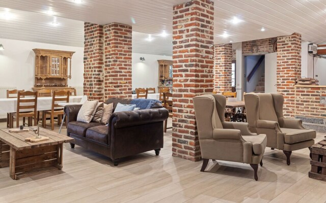 Beautifully Renovated Farmhouse for Groups, With Indoor Pool and Sauna