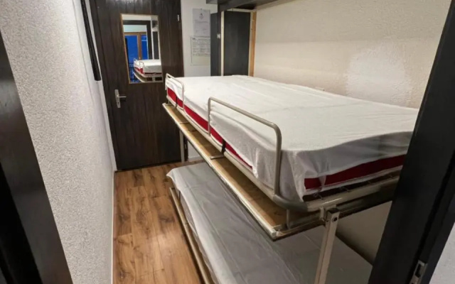 Studio for 4 near ski lift - MELEZES K22 – Guest Rooms – Veysonnaz