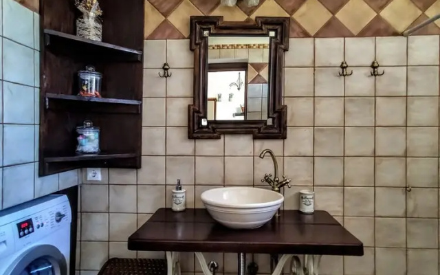 Thymes traditional house