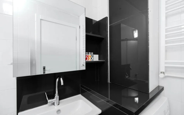 Villa With Terrace Right by the Sea in Urla