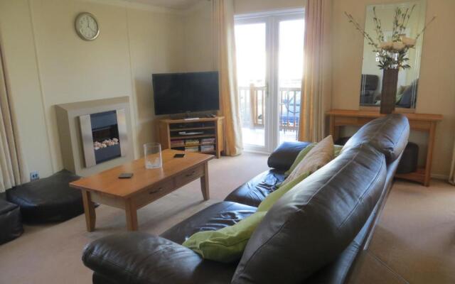 Jolie, Lodge on Manor Park