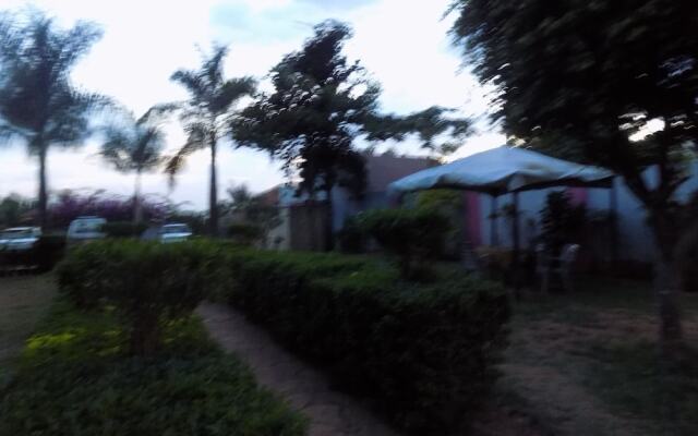 r and r gardens