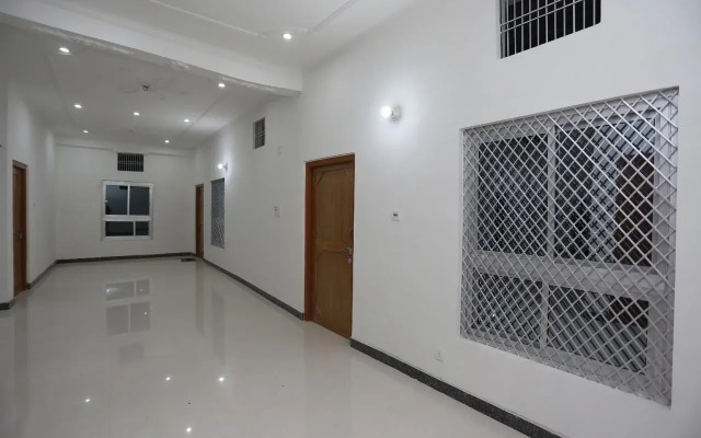 OYO 26852 Hanumant Palace