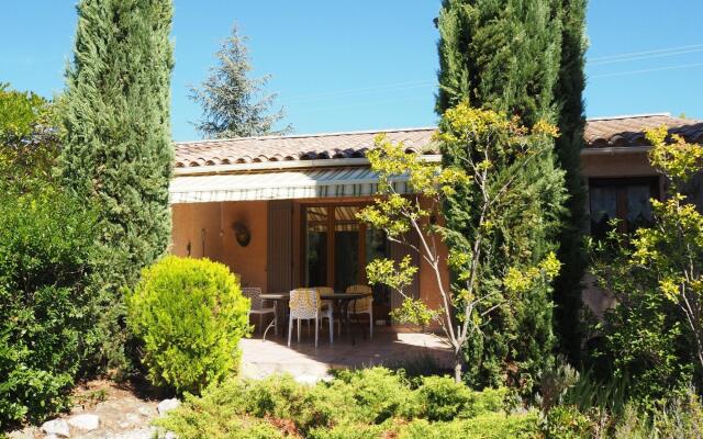 Holiday home with outdoor pool, Bédoin