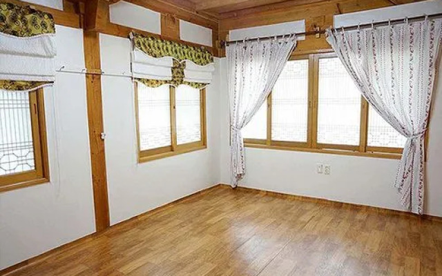 Yangsan Sound of Mountain & Sea Pension