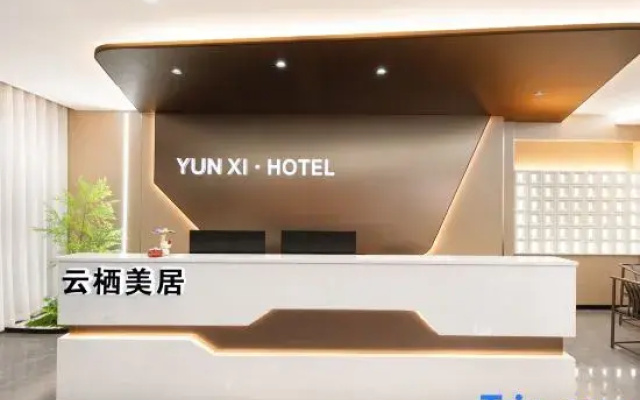 Yunqi Mercure (Guangzhou Zengcheng Zhongxin Subway Station)