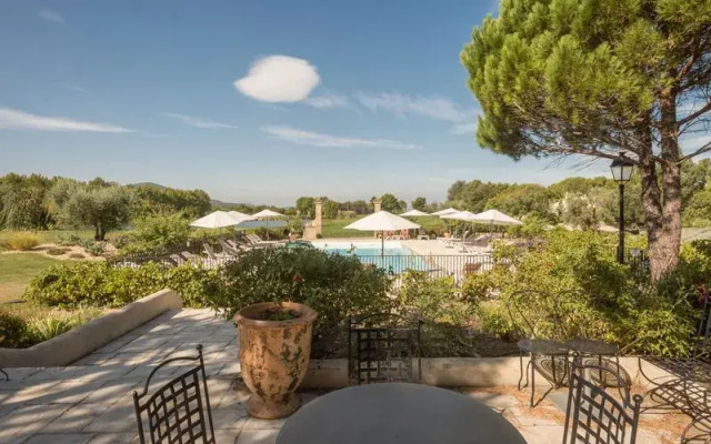 Pierre & Vacances Hotel Du Golf De Pont Royal En Provence