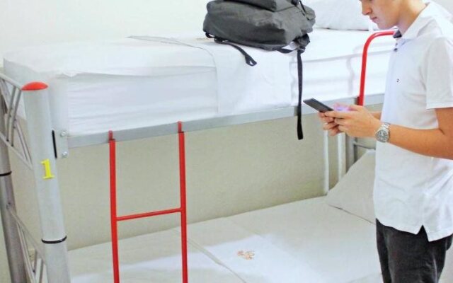 Hostal 1811 - Hostel