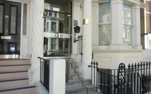 Manor Hotel