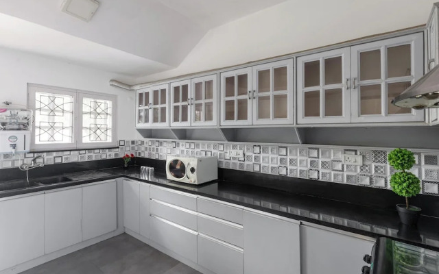 Casa Bianca by Red Olivenr Taj MG Roadpvt Garden