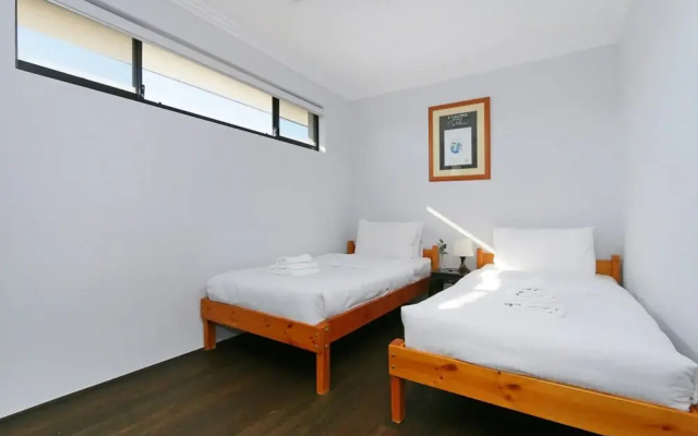 Luxury 4-bedroom House - Mount Lawley