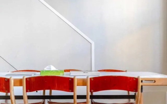 Tastefully Curated Mezzanine Studio Flat Hackney!