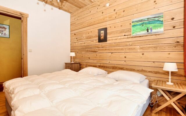 Cozy Holiday Home in Dion with Sauna and Jacuzzi