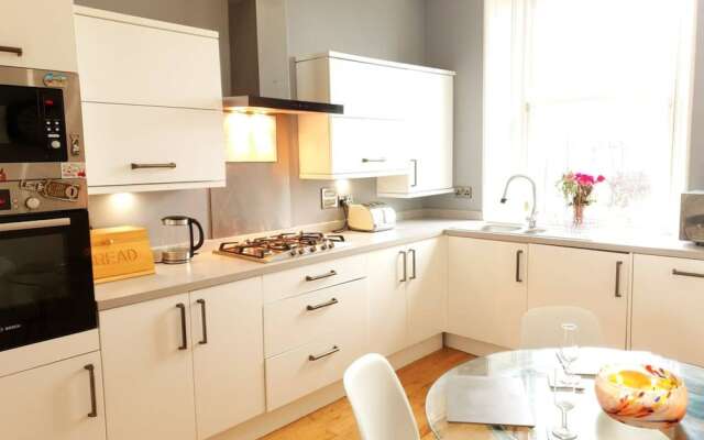 Newly Refurbished Duplex in Edinburgh City Centre