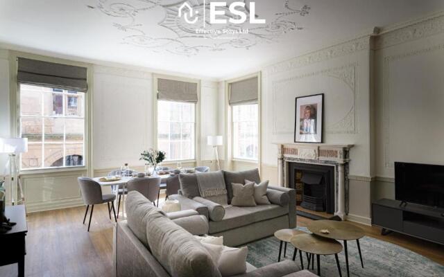 Entire Luxury Apartment Block - Sleeps 18 - Overlooking Shrewsbury Square