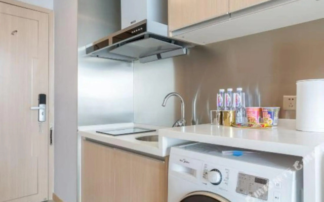 Cloud Building Selection Hotel