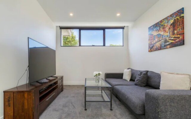 Stunning 4-bedroom House in Quiet Malvern East