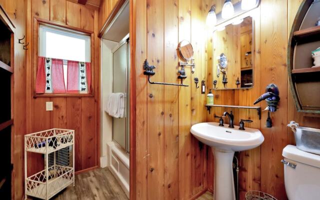 Bear CUB Cabin #2069