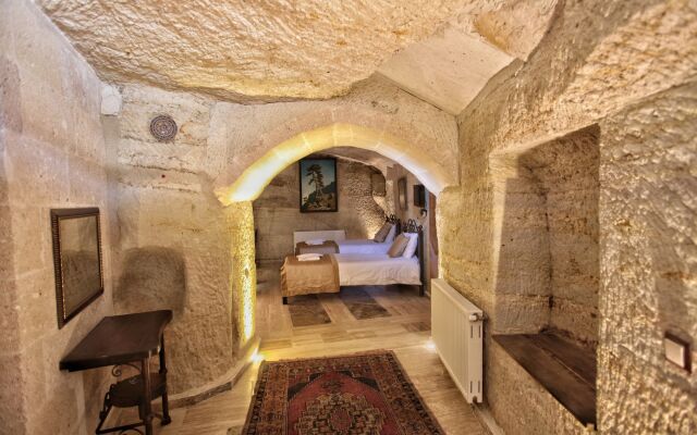 Emit Cave Hotel