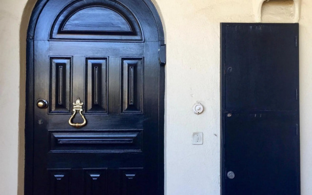 Peaceful & Spacious Apt with Parking & Queen Bed