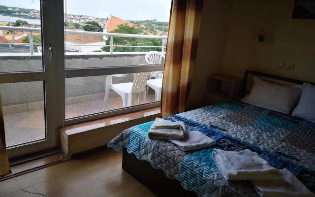 Guest House Petrovi