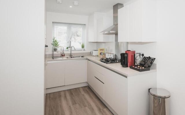 The Bracknell House Modern and Outstanding 3 Bedroom