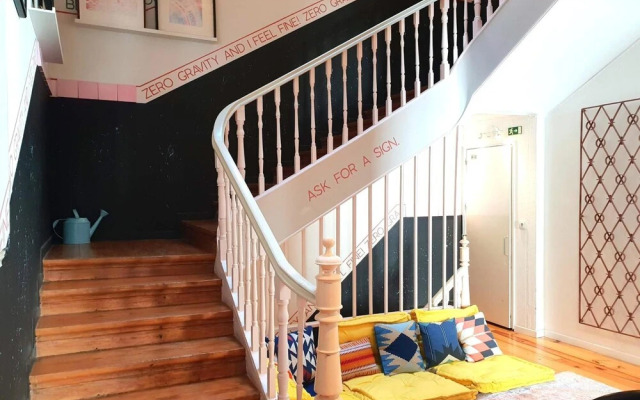 Supernova - Hostel