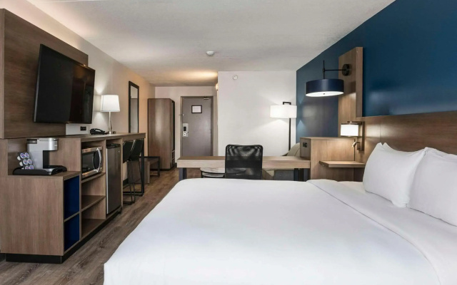 Comfort Suites Kingston Central