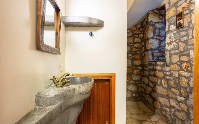 Stone Farmhouse in Groves - Sea Mountain Views