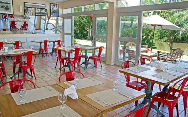 Riverside Hotel