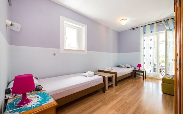 Cozy Apartment Branka With Nice Garden 6