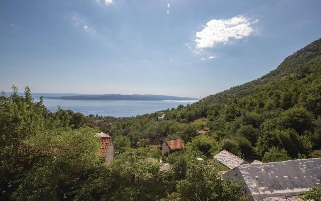 Beautiful Home in Baska Voda with Hot Tub & 3 Bedrooms