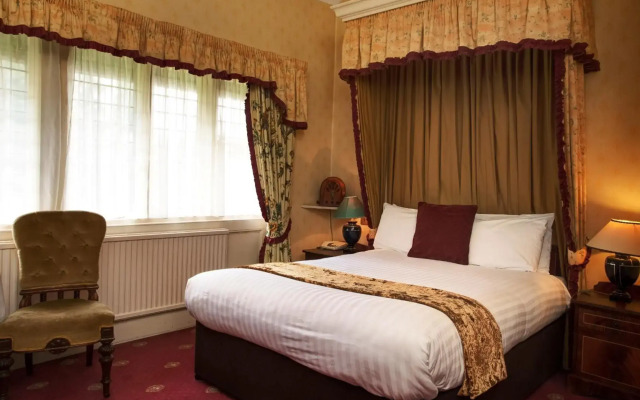 Best Western Plus Grim's Dyke Hotel